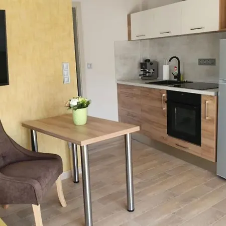 Zalakarosi Zora Apartmanhaz Apartment *
