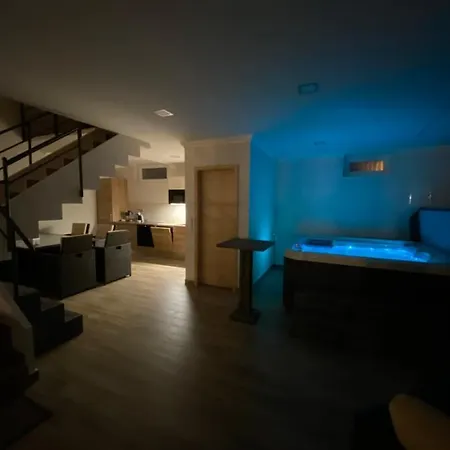 Zalakarosi Zora Apartmanhaz アパート