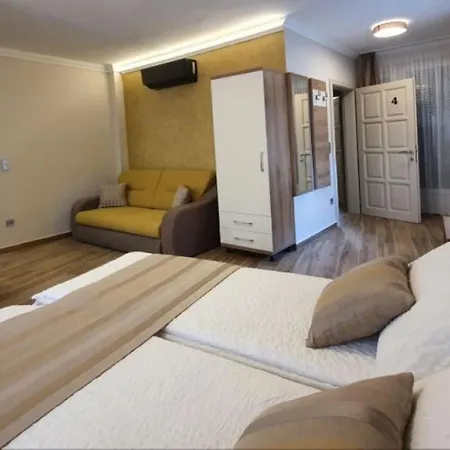 Zalakarosi Zora Apartmanhaz ザラカロシュ