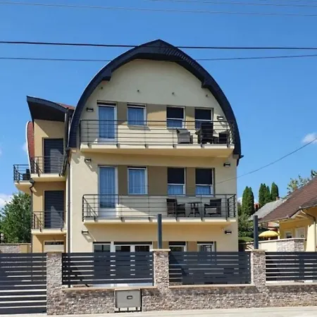 Zalakarosi Zora Apartmanhaz Apartment