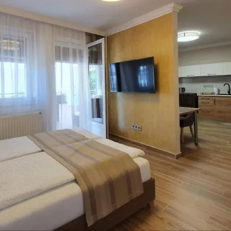 Zalakarosi Zora Apartmanhaz *