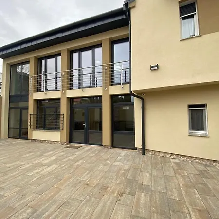 Zalakarosi Zora Apartmanhaz ザラカロシュ